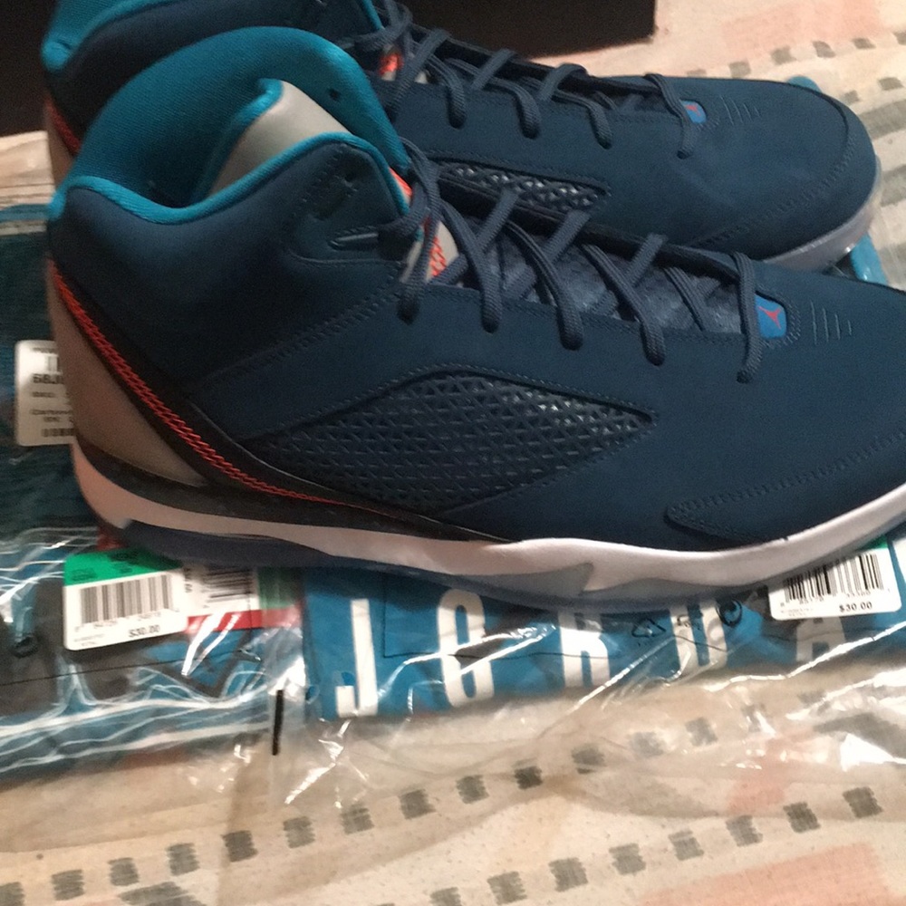 Jordan Shoes - Picture 3 of 4